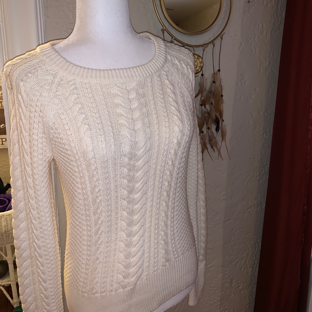 5 for $25💗Gap Beige knit sweater - Picture 1 of 3